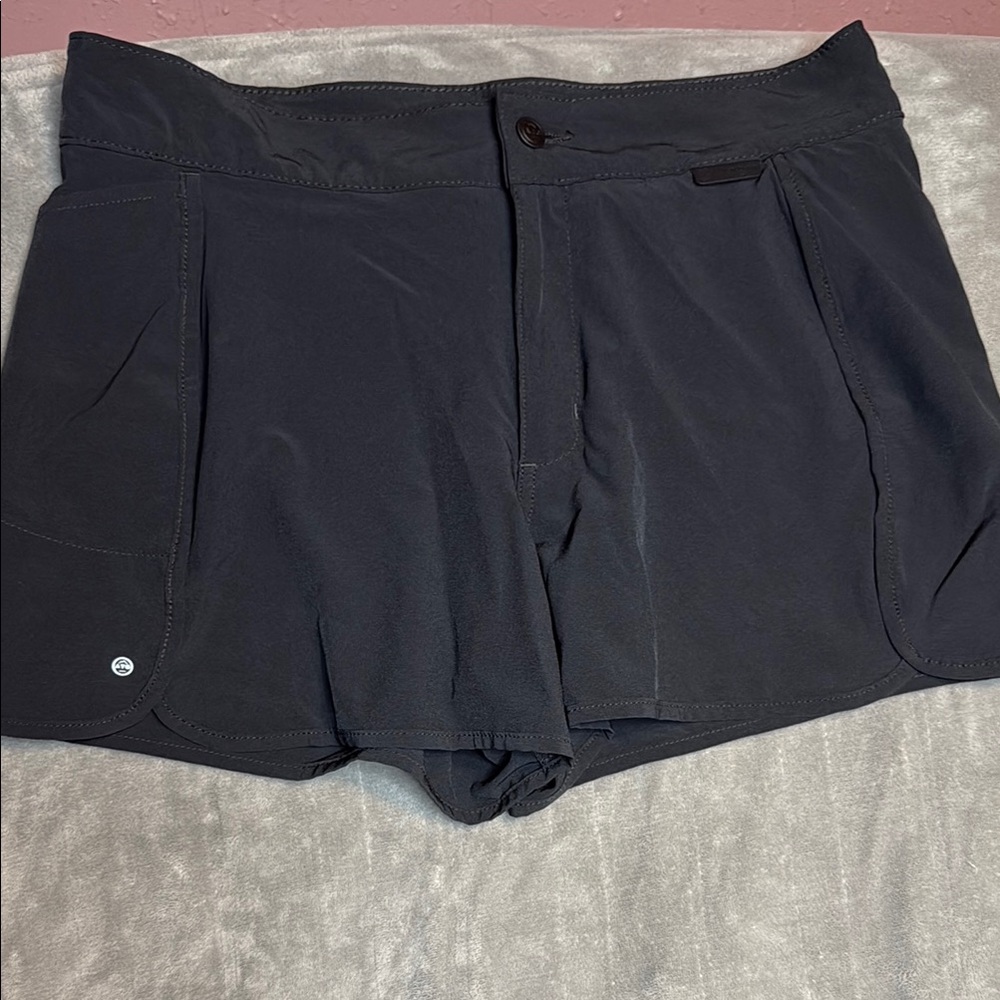Wrangler women’s black all terrain gear X shorts size 12